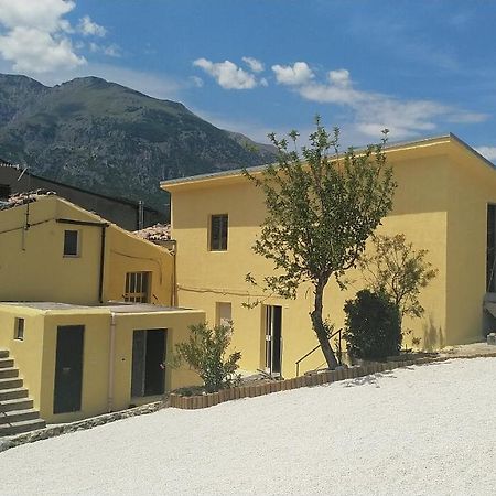 Lake Retreat - Maiella Apartment - Beautiful Lake And Mountain Views Casoli  Exterior foto