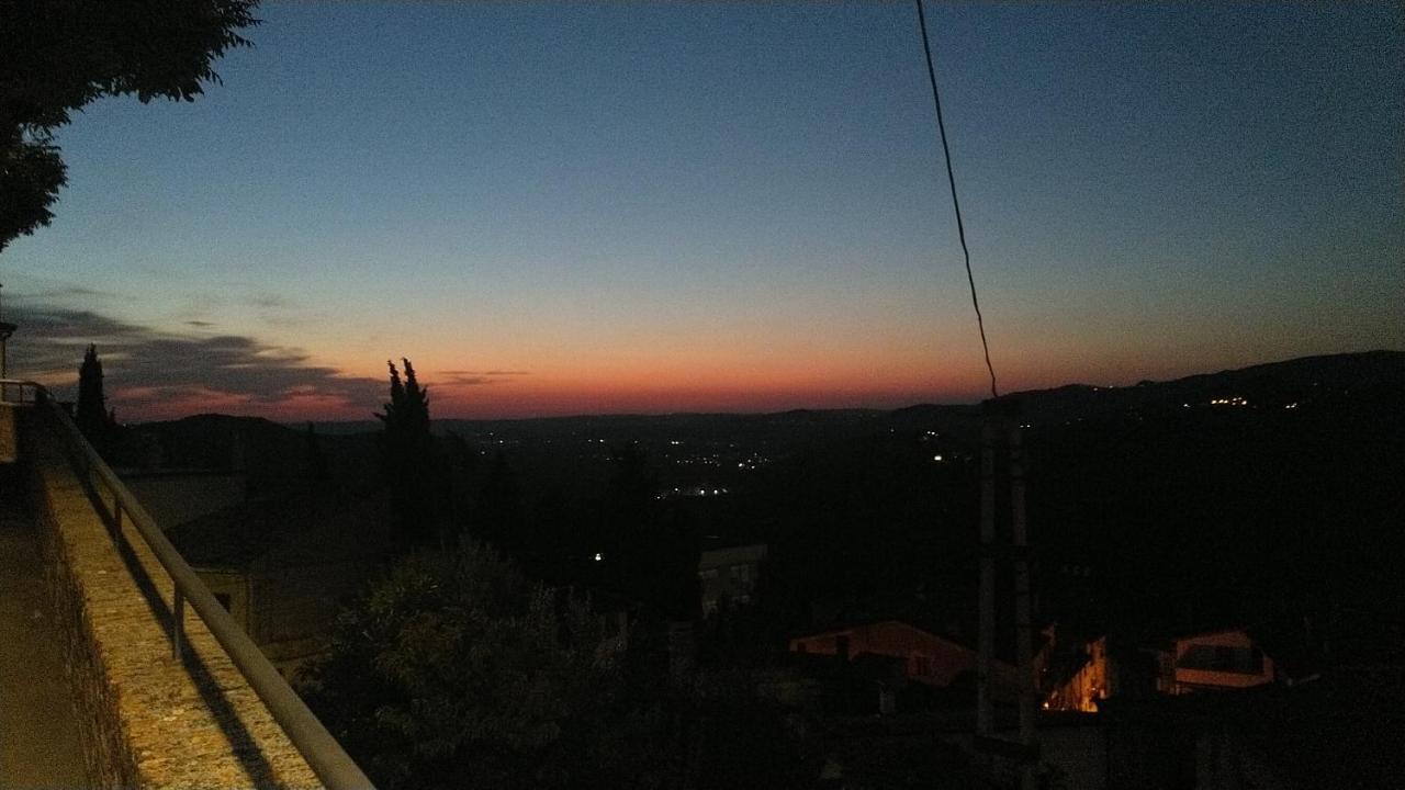 Lake Retreat - Maiella Apartment - Beautiful Lake And Mountain Views Casoli  Exterior foto