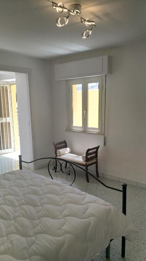 Lake Retreat - Maiella Apartment - Beautiful Lake And Mountain Views Casoli  Exterior foto